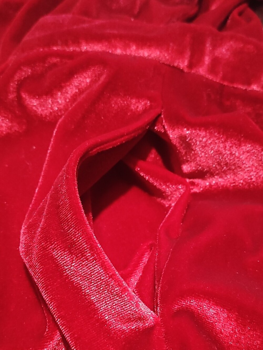 entro Red Velvet High-Rise Bermuda Shorts - Picture 14 of 15